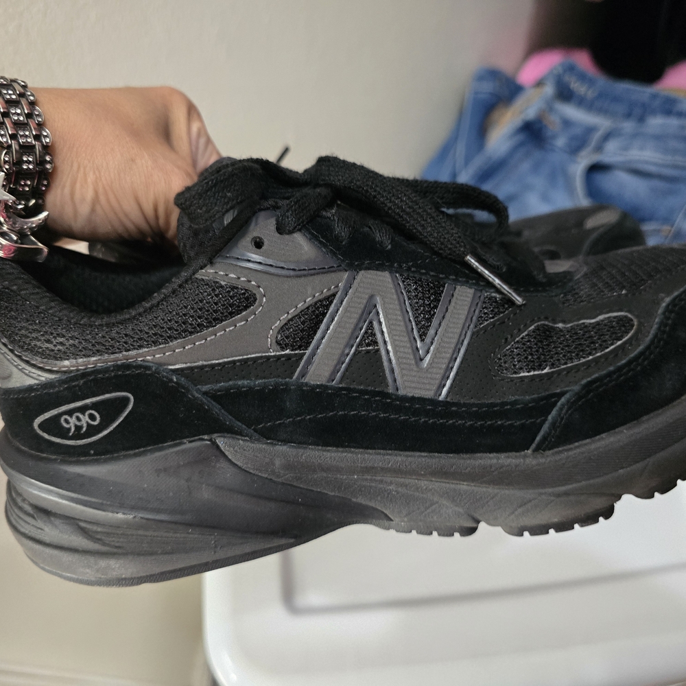 New Balance Black Sneakers